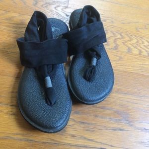 Sanuk black yoga sling sandals